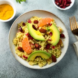 une salade de quinoa au curcuma aussi gourmande que diététique
