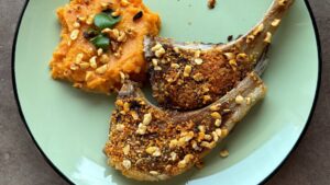 Côtelettes d'agneaux en croûte de noisettes&épices, purée de patate douce